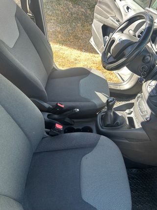 Ford Transit Courier 2015