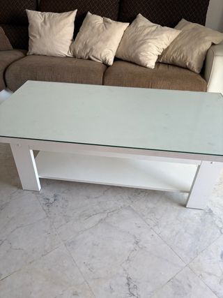 Mesa de centro blanca con cristal