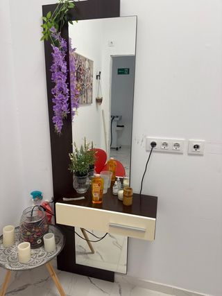 Mueble recibidor con espejo