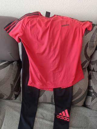 Conjunto deportivo Adidas rojo y negro