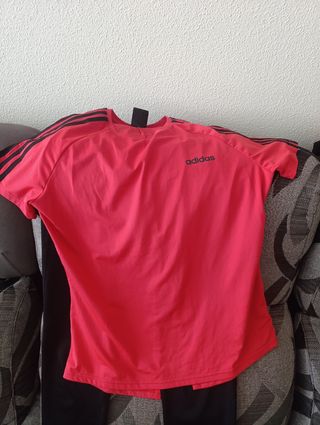 Conjunto deportivo Adidas rojo y negro