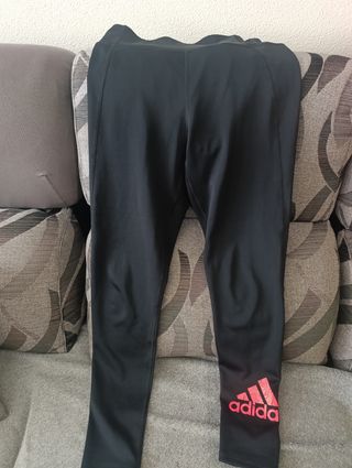 Conjunto deportivo Adidas rojo y negro