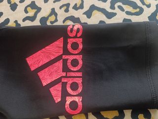Conjunto deportivo Adidas rojo y negro