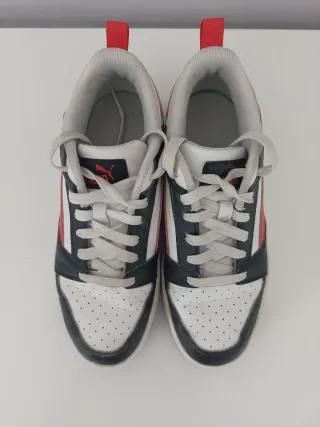 Zapatillas Puma niño Blancas negras y Rojas