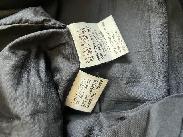 Pantalón de cuero negro