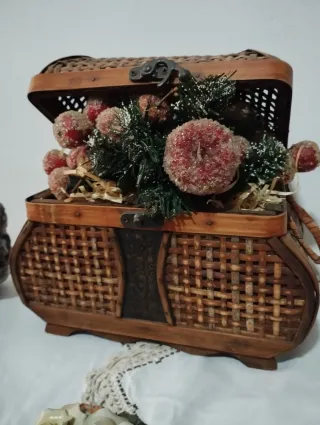 Bauletto decorativo in vimini e legno