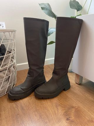 Botas altas engomadas ZARA verde oliva