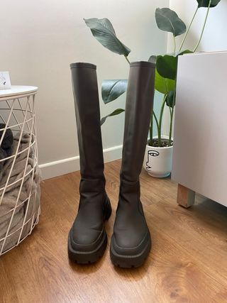 Botas altas engomadas ZARA verde oliva