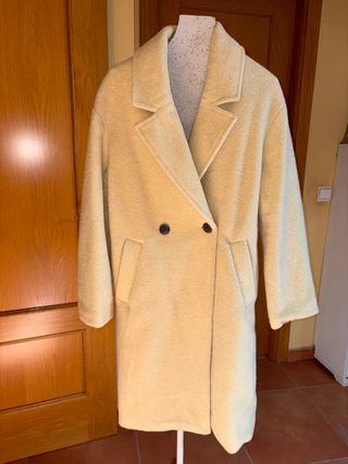Abrigo largo lana Bershka amarillo