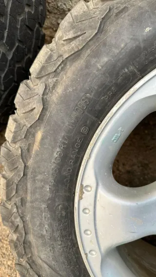 5 Llantas de Nissan Navara en 17 con neumáticos