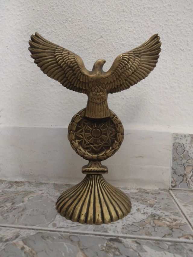 Scultura in bronzo o simile aquila e simbolo