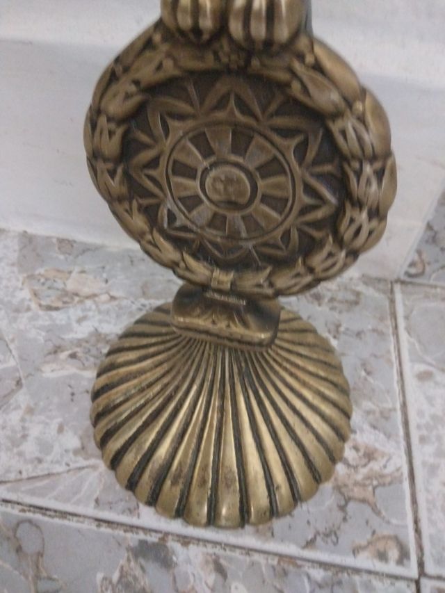 Scultura in bronzo o simile aquila e simbolo