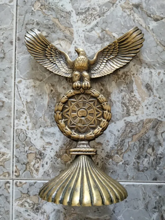 Scultura in bronzo o simile aquila e simbolo