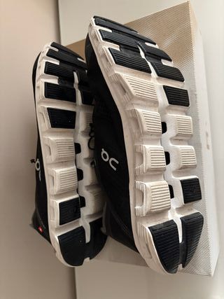 On Running Cloud coast 42,5 Hombre Negras