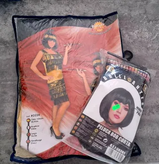 Disfraz Charleston Años 20 con cinta y peluca. 