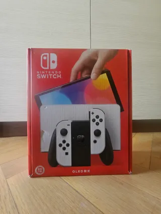 Nintendo Switch OLED bianco