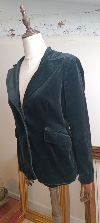 Americana de terciopelo negro