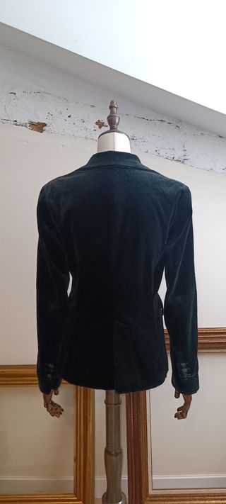 Americana de terciopelo negro