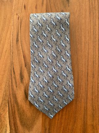 Corbata de seda Hermes con unicornios