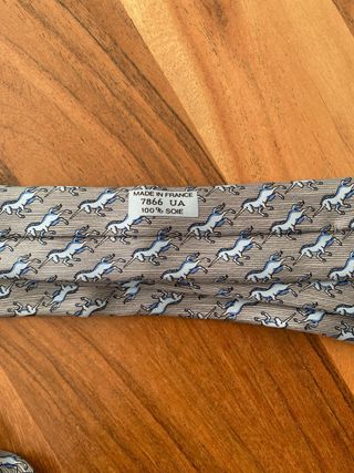 Corbata de seda Hermes con unicornios