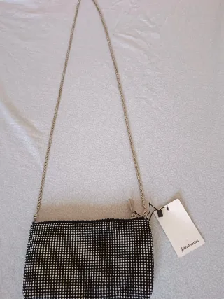 Bolso de fiesta Stradivarius negro y plateado