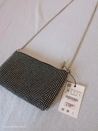 Bolso de fiesta Stradivarius negro y plateado