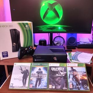 Consola Xbox 360 Slim Negra + 4 Juegos