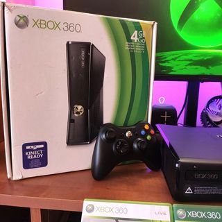 Consola Xbox 360 Slim Negra + 4 Juegos