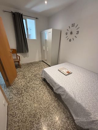 SE ALQUILA HABITACIÓN PARA CHICA 