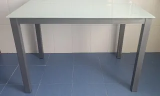 Mesa de comedor o cocina cristal y metal