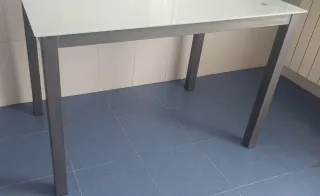 Mesa de comedor o cocina cristal y metal