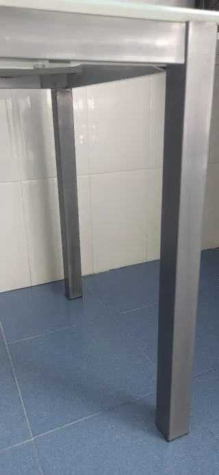 Mesa de comedor o cocina cristal y metal