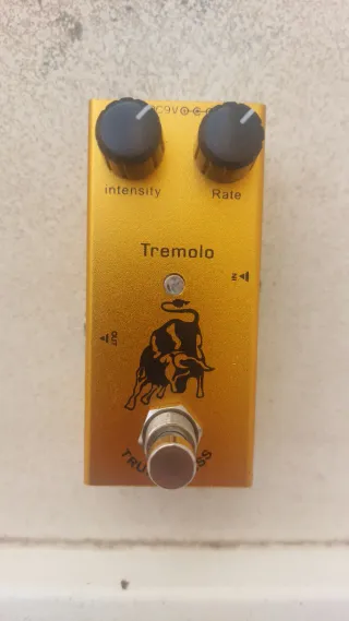 Minipedal Guitarra Tremolo Dorado