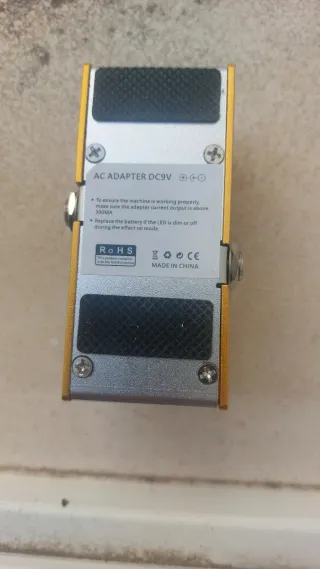 Minipedal Guitarra Tremolo Dorado