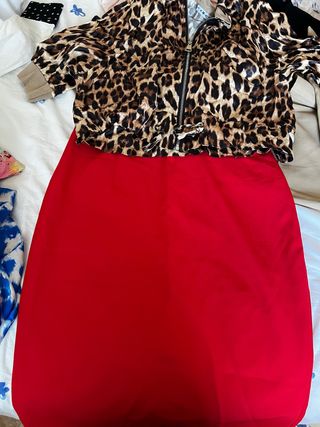 Conjunto Chaqueta Leopardo y Falda Roja