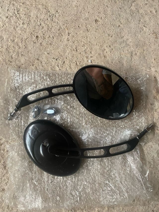 Espejos retrovisores negros para moto