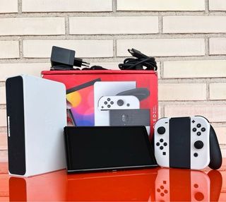 Nintendo Switch OLED bianco