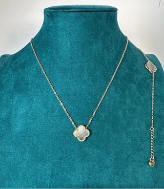Collar trébol oro y gris