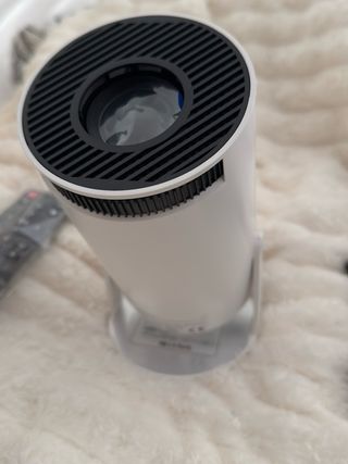 Mini proyector portátil blanco