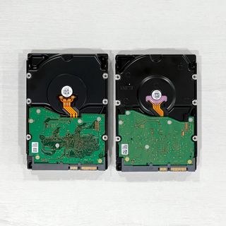 2 Discos duros HDD de 4TB WD + HGST (TOTAL 8 TB)