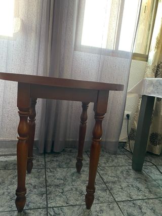 Mesa redonda de madera