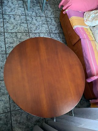 Mesa redonda de madera
