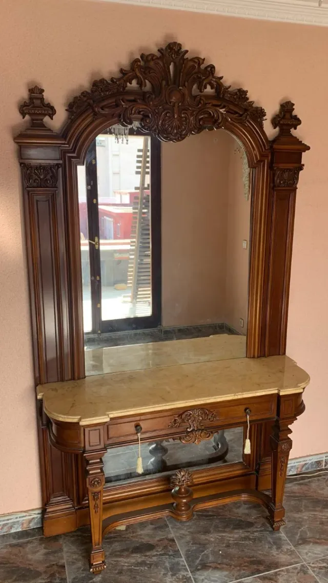 Mueble de entrada con espejo y mármol