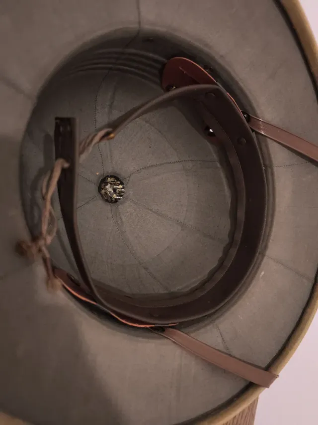 Casco militar colonial
Perfecto estado de conversa