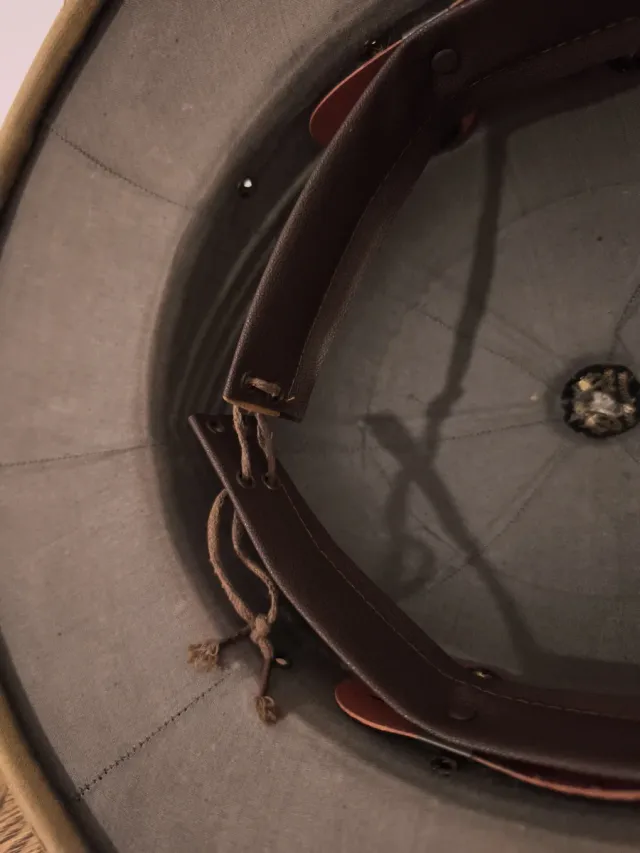 Casco militar colonial
Perfecto estado de conversa