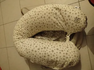 Cojín de lactancia Kids Zone estrellas