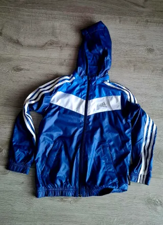 Chaqueta Adidas azul y blanca con capucha