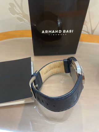 Reloj Armand Basi piel con su estuche, completo.