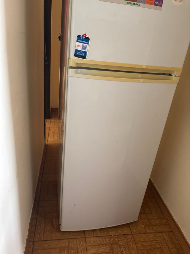 Nevera blanca SEVERAL poco uso