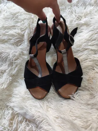 Sandalias negras tacón alto